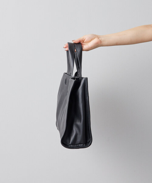 ear PAPILLONNER（イアパピヨネ）の「《本革/A4サイズ対応/2way/付属で