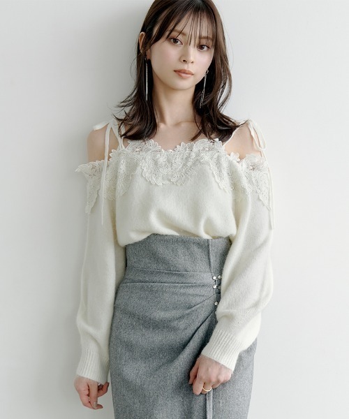 SNIDEL（スナイデル）の「レーストリミングオフショルプルオーバー