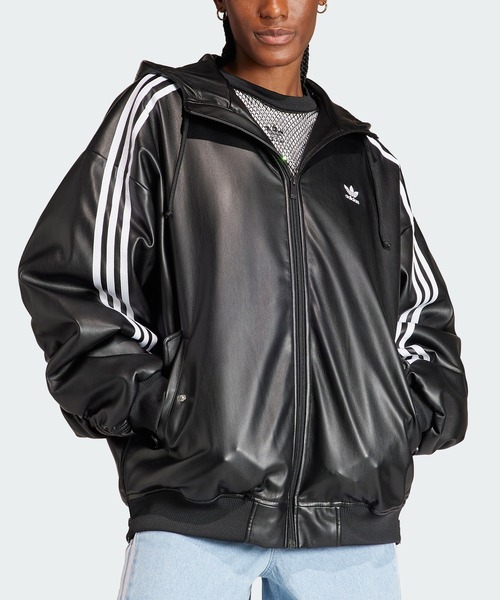 adidas（アディダス）の「Adilenium オーバーサイズ フェイクレザー