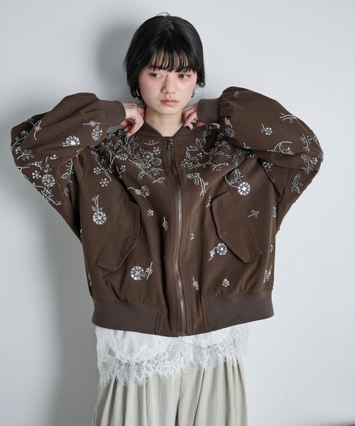 THE YOn（ザヨン）の「ビジューアクセントジップアップブルゾン