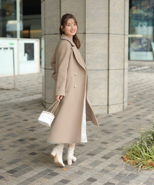 Apuweiser-riche（アプワイザーリッシェ）の「パール釦バックフレア