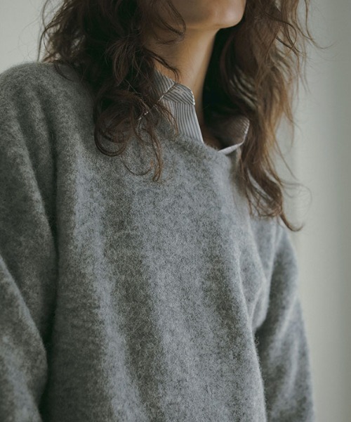 ETRE TOKYO（エトレトウキョウ）の「ラウンドヘムクルーネックニット
