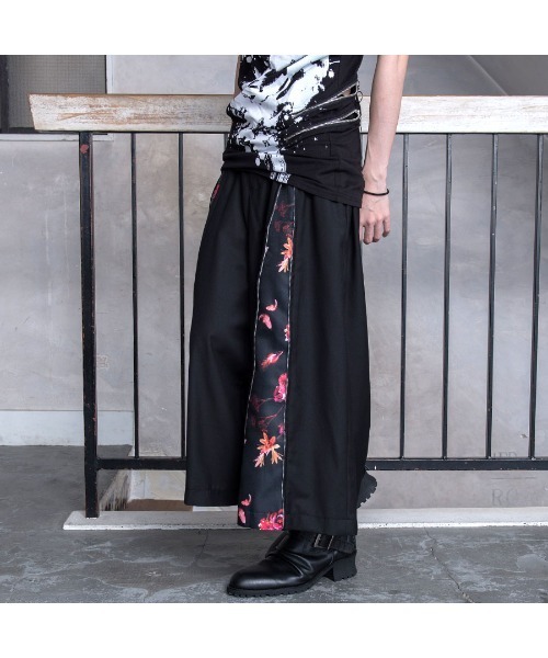 CIVARIZE（シヴァーライズ）の「『CIVARIZE』フラワー柄マチ付きZIP