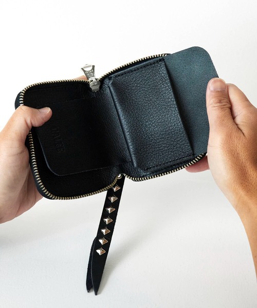 CALEE/キャリー PLANE LEATHER ZIP MULTI WALLET スタッズストラップ