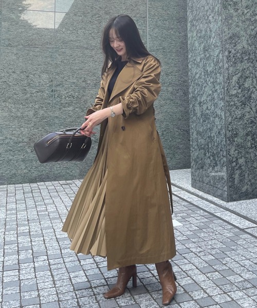 anuans（アニュアンス）の「ボリュームスリーブトレンチコート