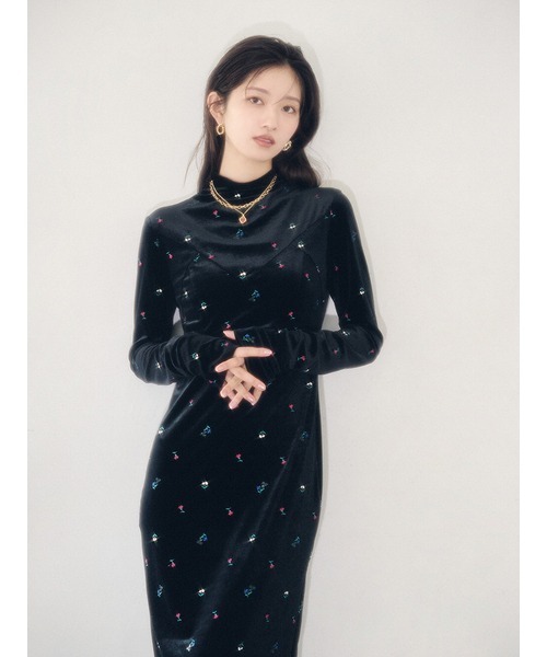 LILY BROWN（リリーブラウン）の「エンブロイダリーフラワーベロア