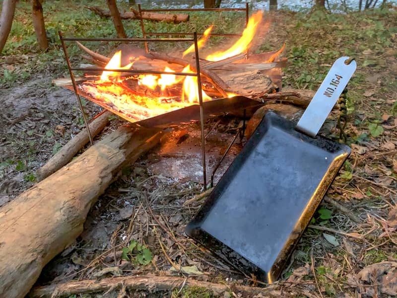 ヒロシの鉄板がソロキャンプと相性抜群！話題の【NO.164 独焼鉄板