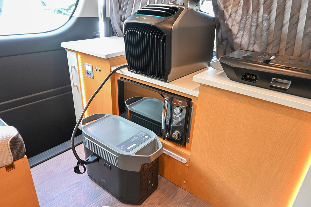 キャンピングカーにエアコンWAVE2を設置！プロフェッショナルな