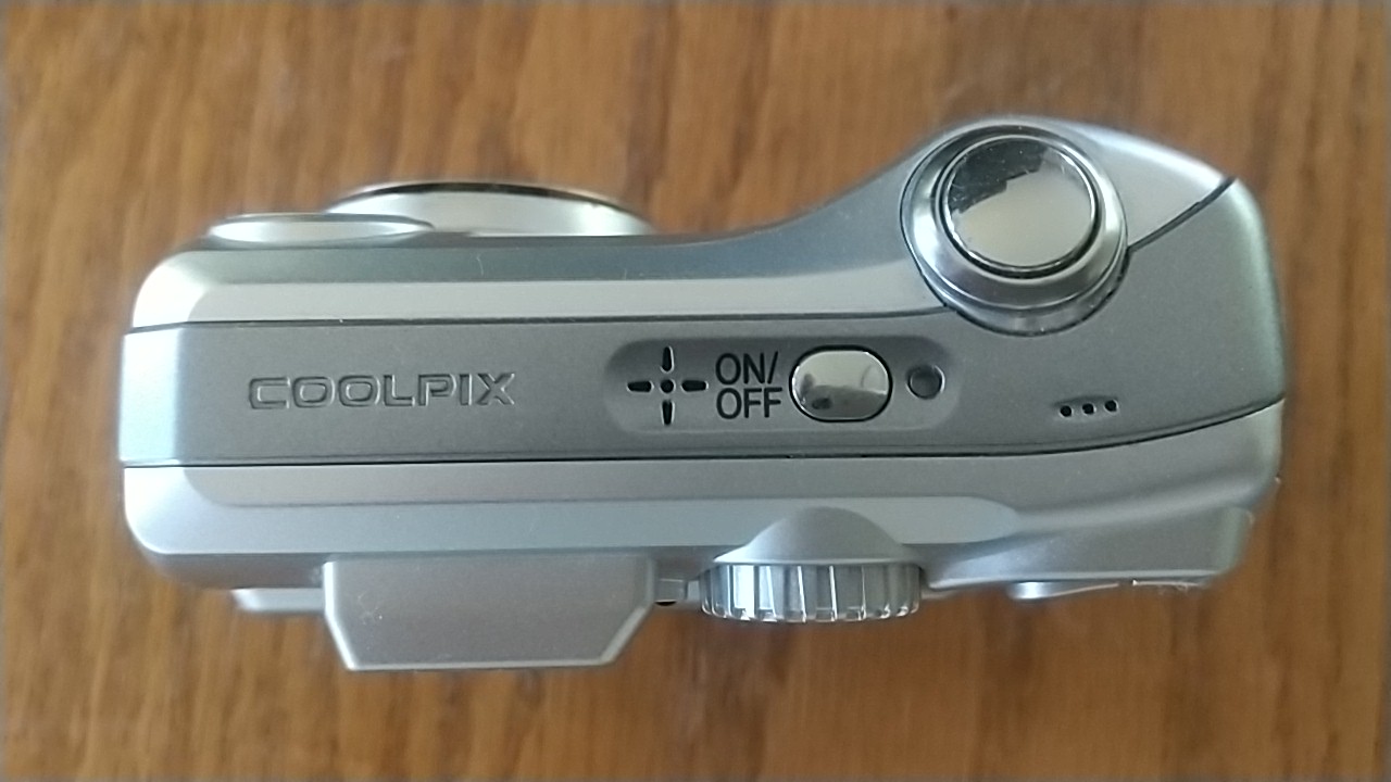 オールドコンデジが人気と聞いたのでCOOLPIX4100を持ち出してみた