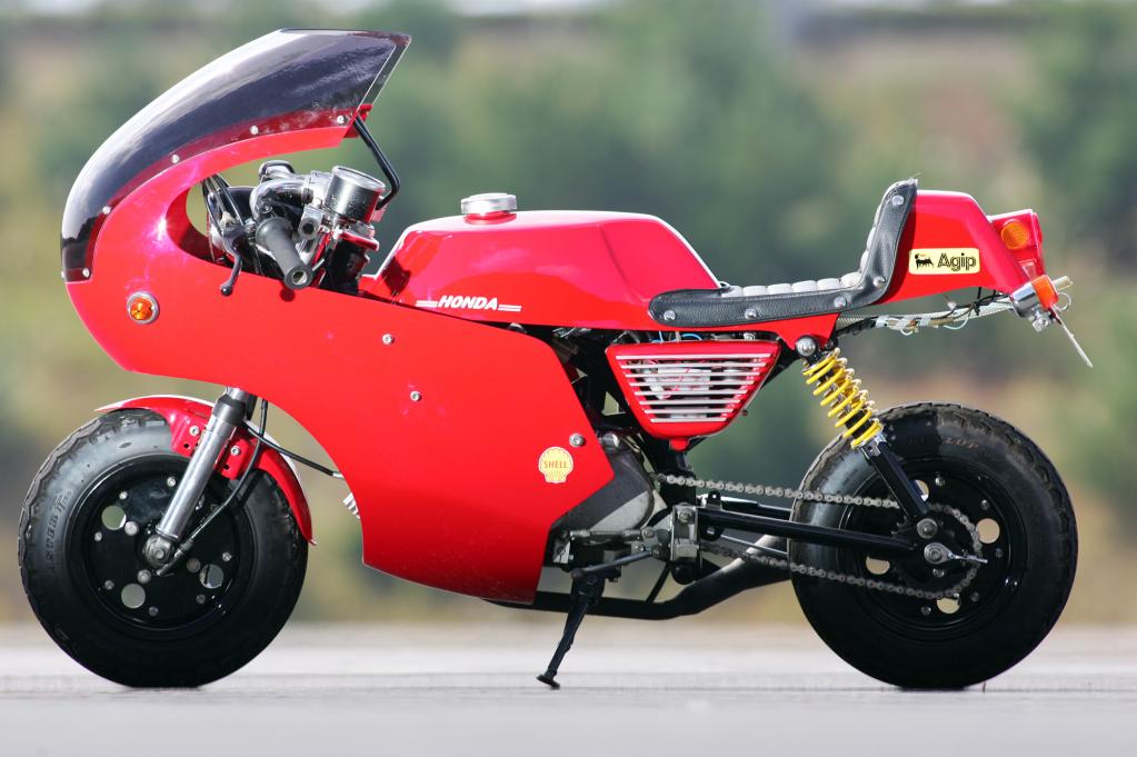 ホンダ・モンキーのディープな世界｜“乗りもの館”のロケットカウル+