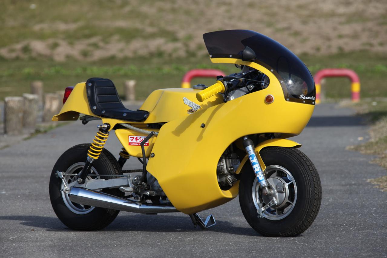 ほぼ新品“乗りもの館”のフルカウルに70年代人気パーツの超お宝コラボ