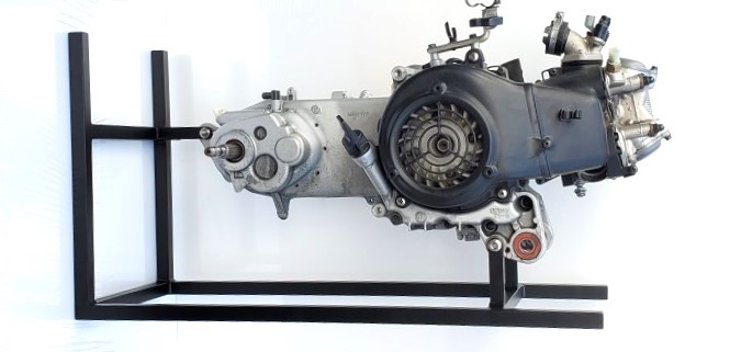 シグナスX 4型 5型用 オリジナル エンジンスタンド | CROSSOVER FACTORY