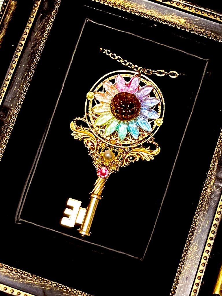 Kaya様✴︎希少グアテマラ産翡翠カービング＊チャームorネックレス