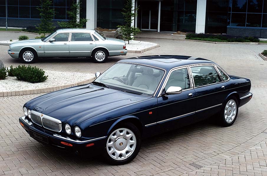 憧れだけでは終わらせないディムラー・スーパーV8【旧車ビギナーは要