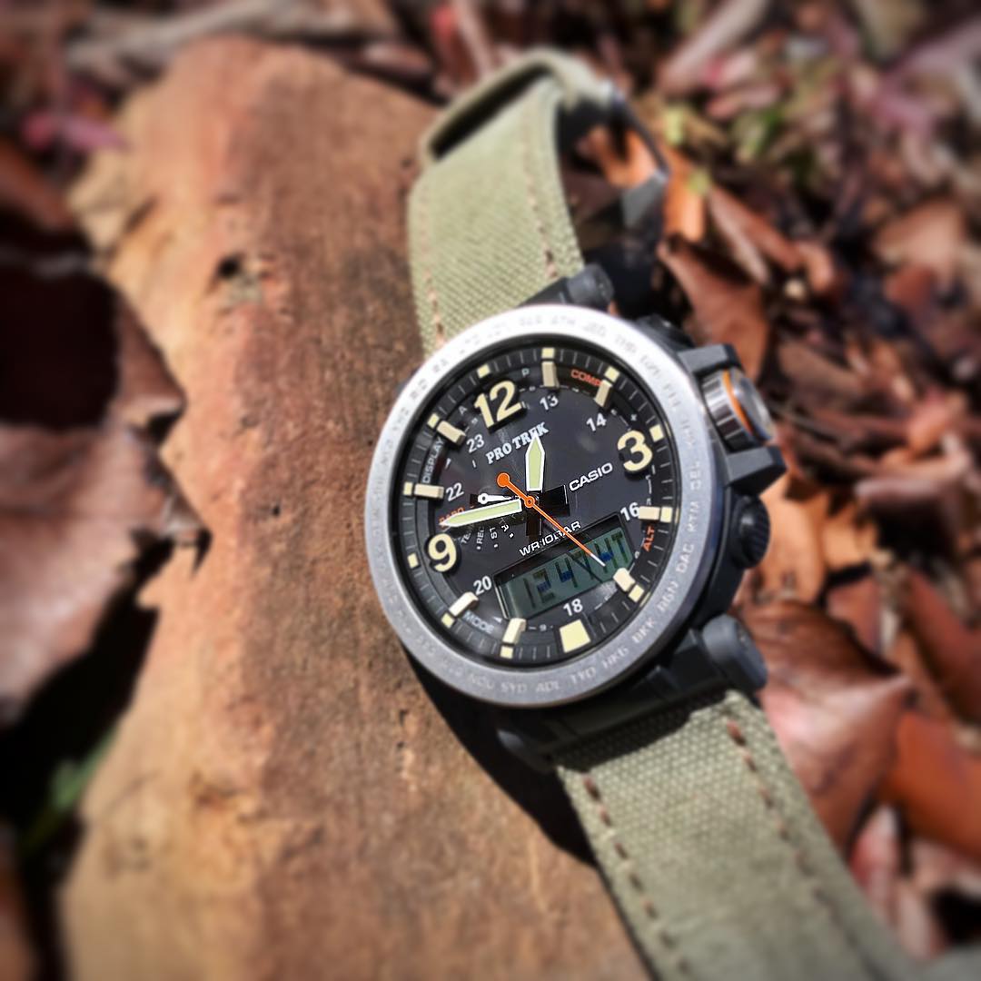 ProTrek PRG-600 / 5497 / Silicone Band, Smart Access and Solar Power