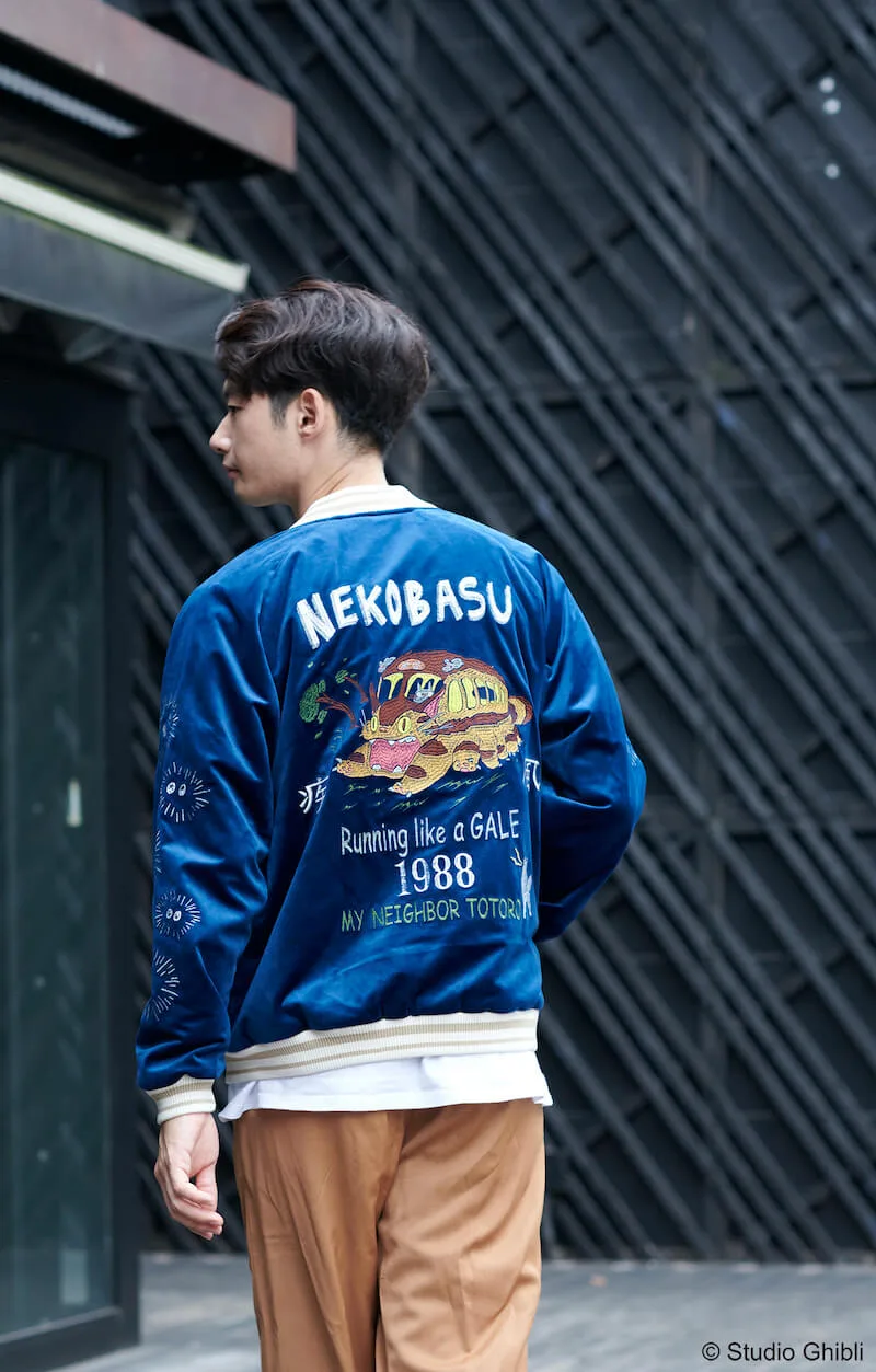背中に刺繍された「ネコバス」がかっこいい！となりのトトロの