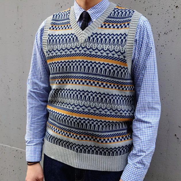 濃淡の使い分け。綺麗な配色のニットベストをご紹介！｜BEAMS PLUS