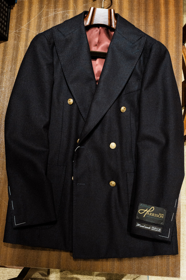 ゴールドボタンが映える、秋冬の主役ブレザー＜BEAMS F＞＜ARTHUR