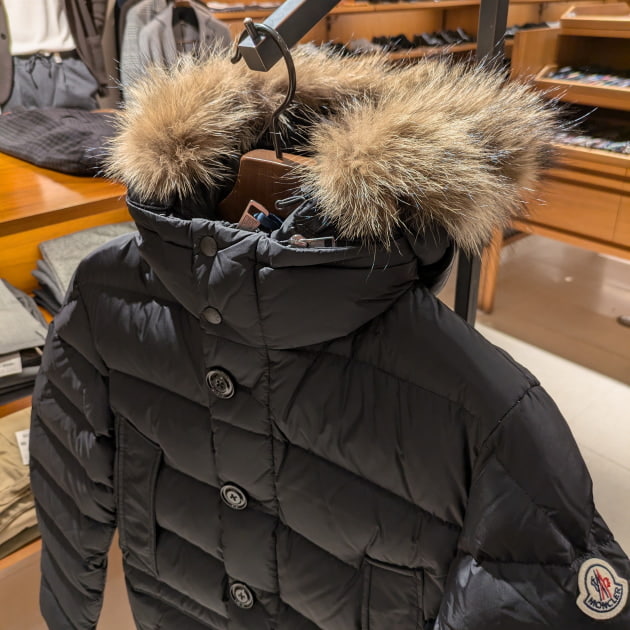 最後のリアルファーがSALEになりました 早い者勝ち【MONCLER