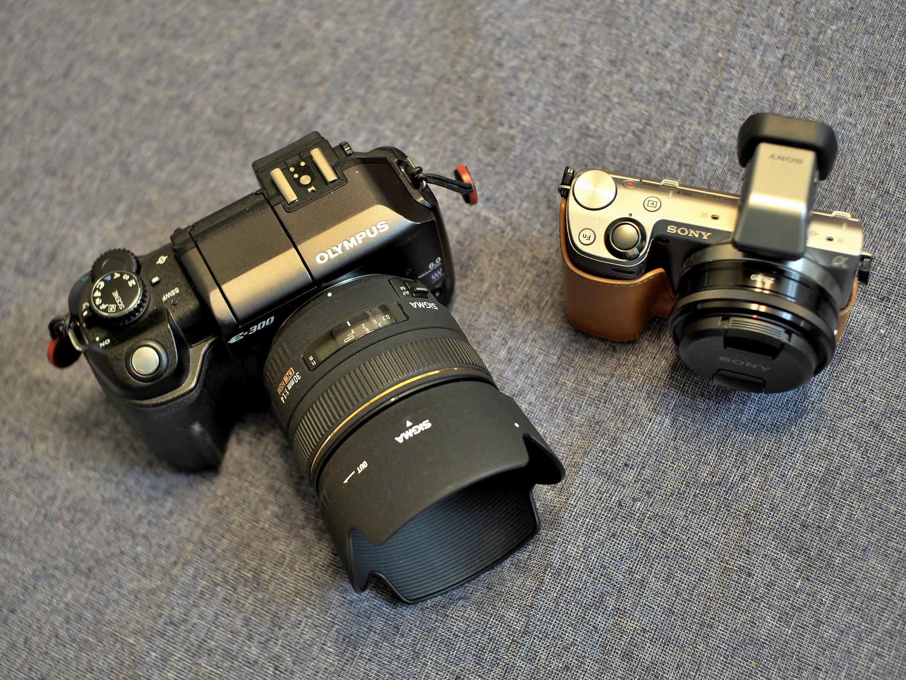 伝説の OLYMPUS BLUE を求めて：Olympus E-300 - Foto Anthem