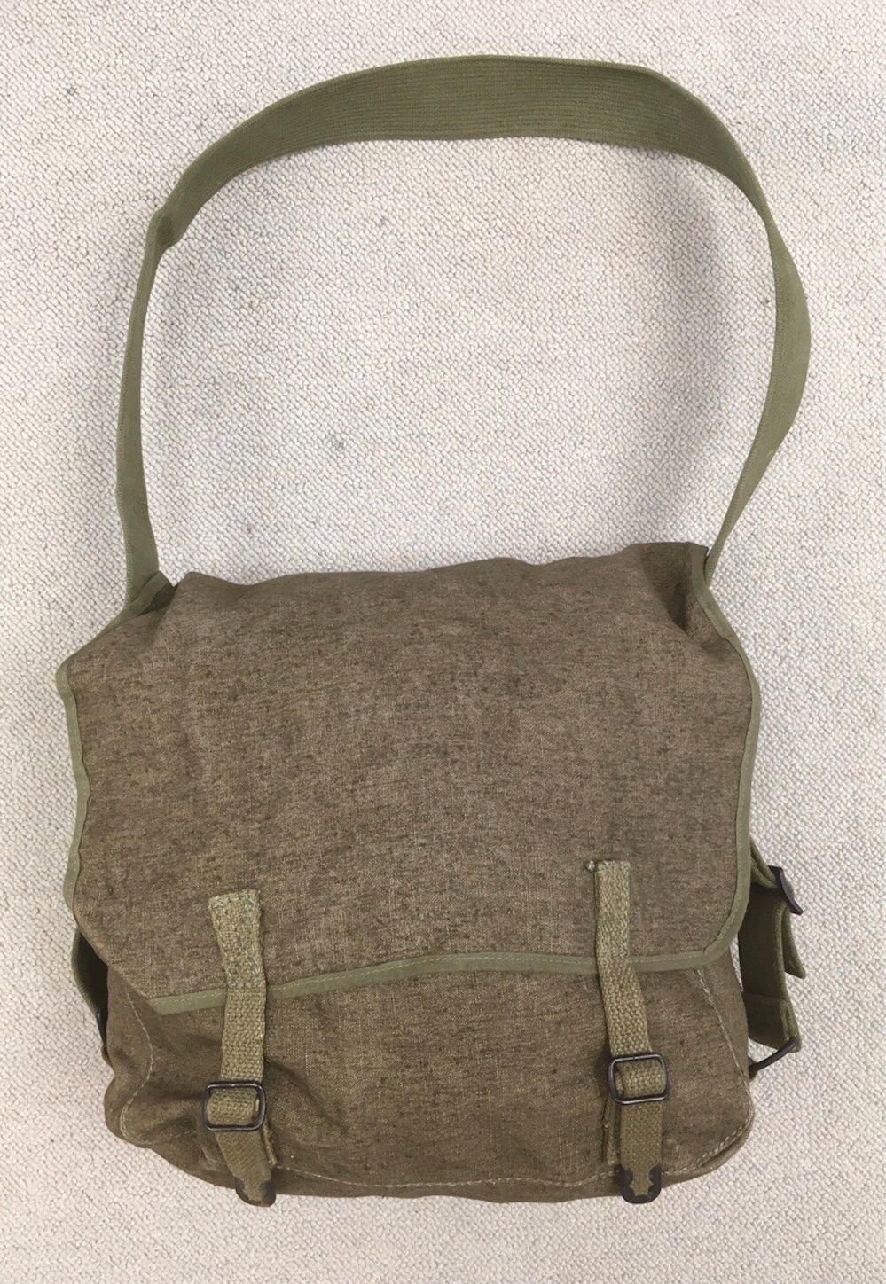 予想外の傑作バッグ！【フランス軍装備品】陸軍リネンショルダーバッグ