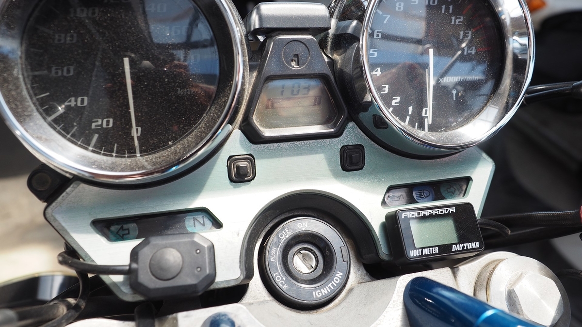 XJR400R(RH02J)の、メーターのスイッチが押せなくなりました