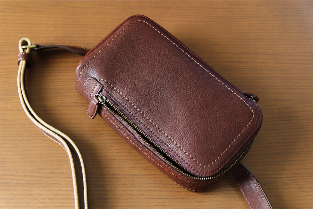 レビュー】土屋鞄の「ボディポシェット」はコンパクトながらしっかり