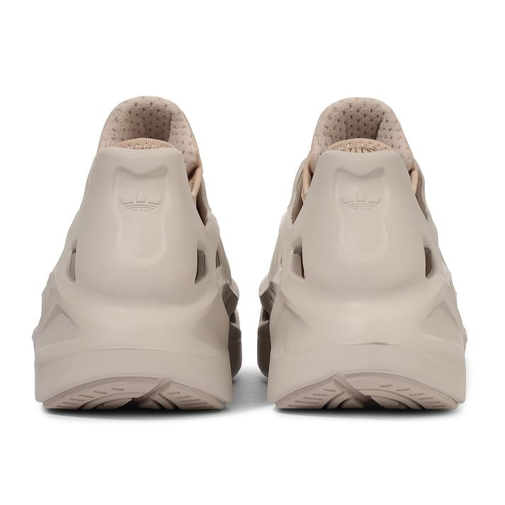 1806 今がチャンス！半額以下で手に入る通気性モンスター・アディダス