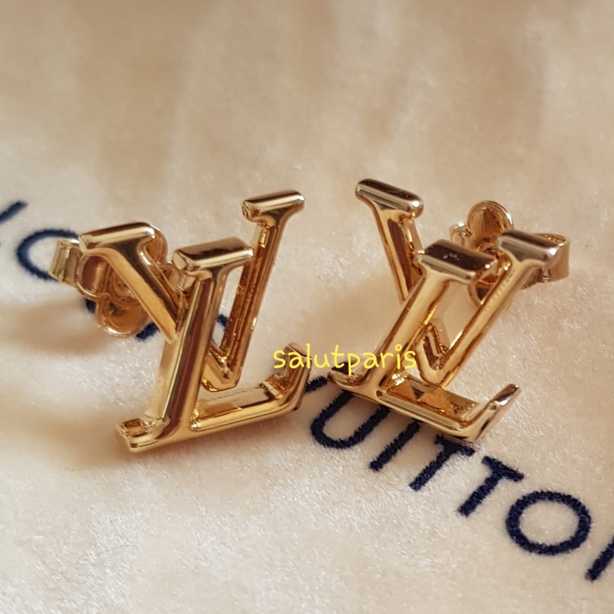 送料込*ルイヴィトン*ブックル ドレイユLVアイコニックM00610 (Louis