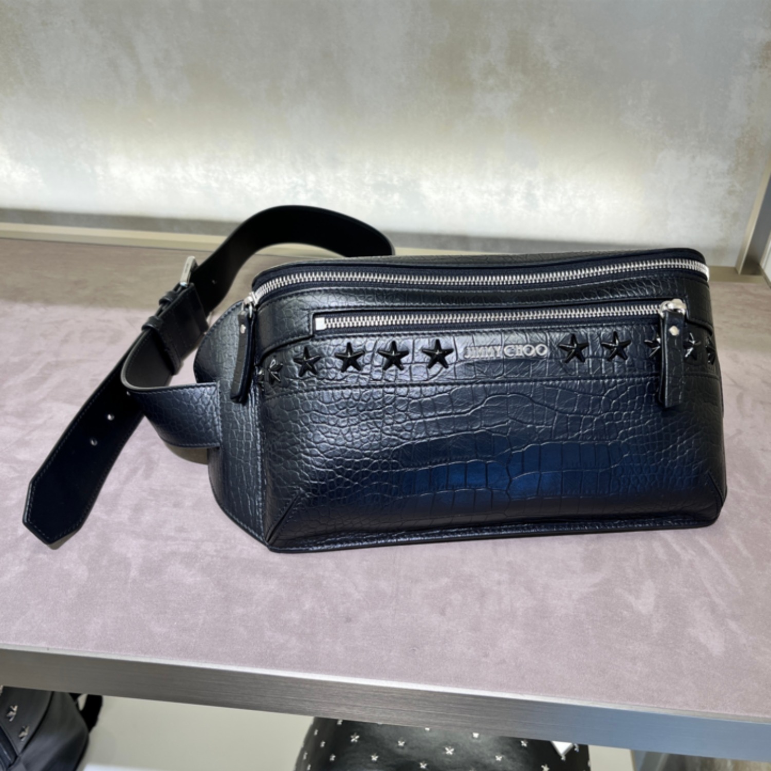 JIMMY CHOO ジミーチュウ OSCAR エンボス スタッズ ボディバッグ