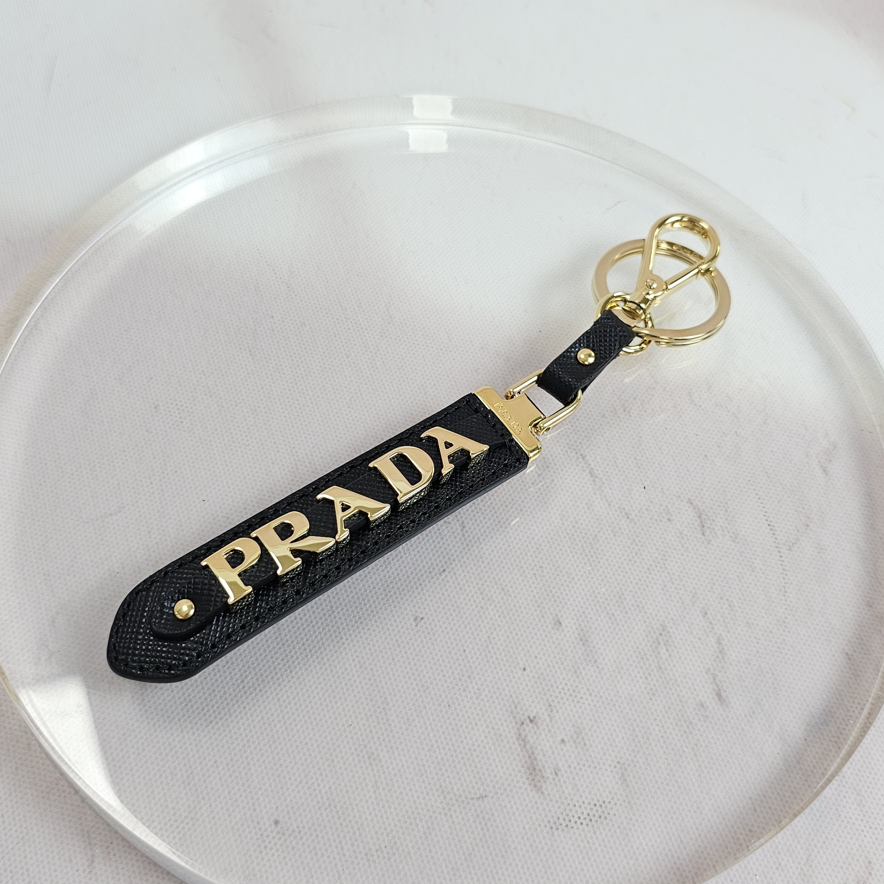 ☆韓国の人気☆【PRADA】☆サフィアーノ レザー キーリング☆ (PRADA