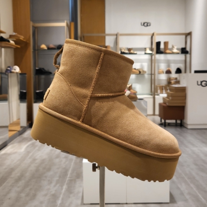 UGG(アグ)☆冬のデイリーアイテム! Classic Mini Platform (UGG