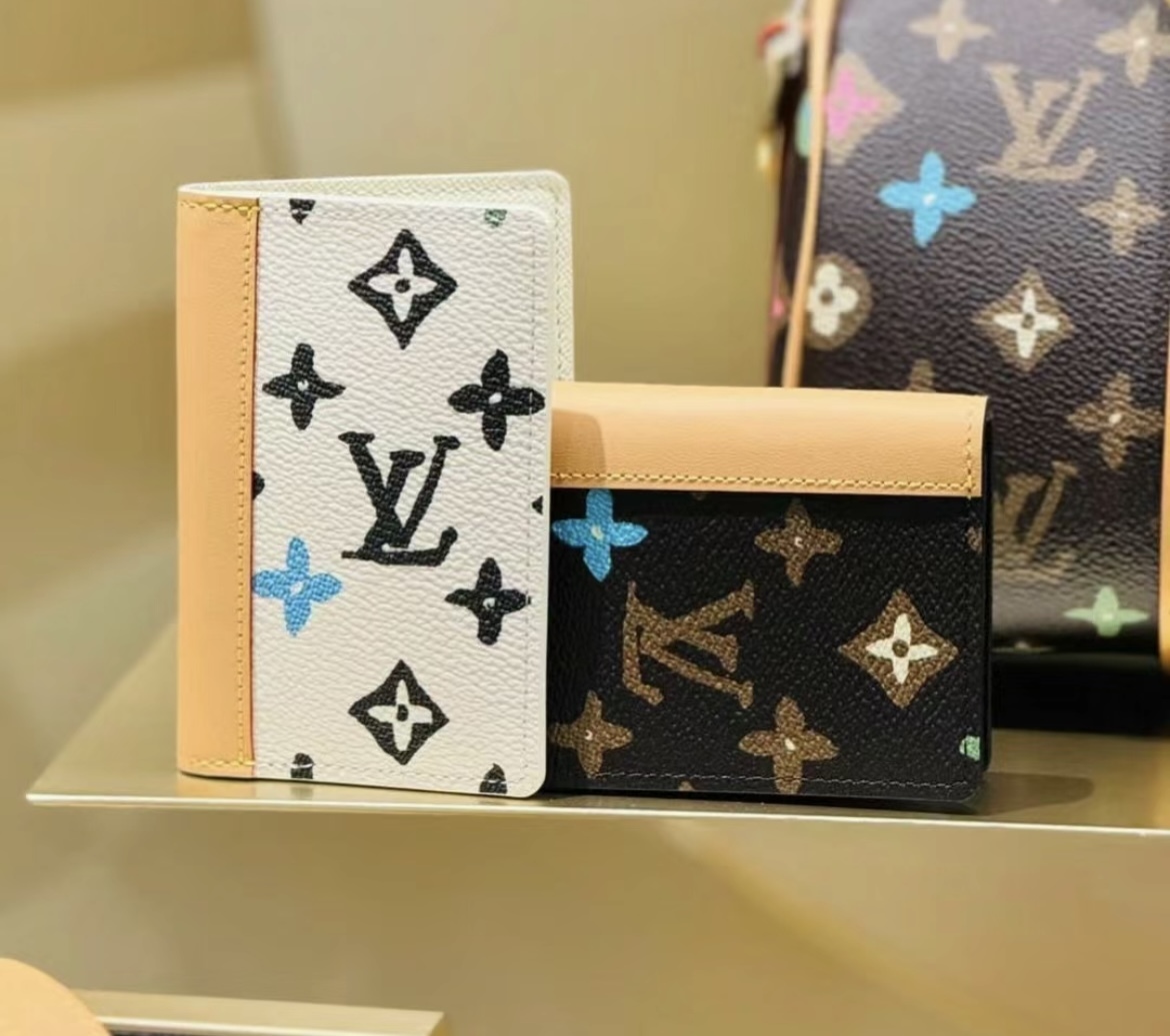 ギフトにも☆手書き風モノグラム Louis Vuitton カードケース (Louis