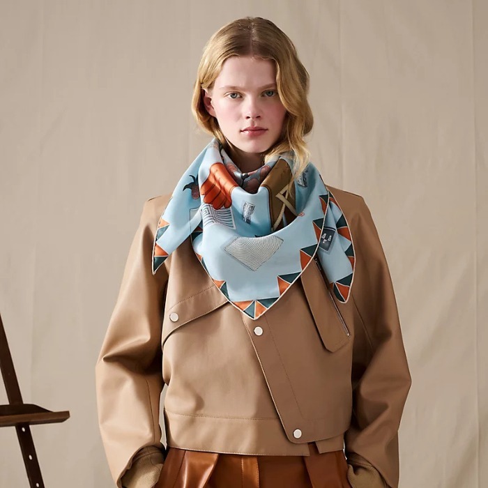 巻き方色々【HERMES】スカーフ カレ 90 《手袋の時計》 (HERMES