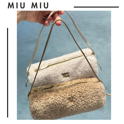 モコモコ ファー MiuMiu(ミュウミュウ) バッグ・カバン(レディース