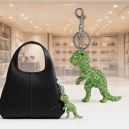 COACH】キラキラ〇レキシー☆ラインストーン・キーホルダー (Coach