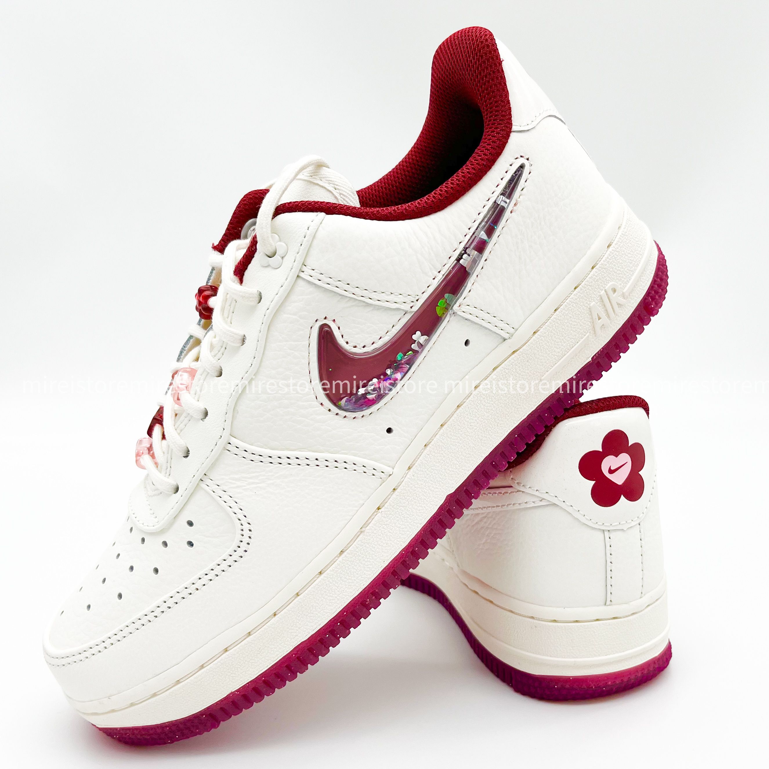 キラキラのグリッターが動く！Nike（ナイキ）『AIR FORCE 1（エア