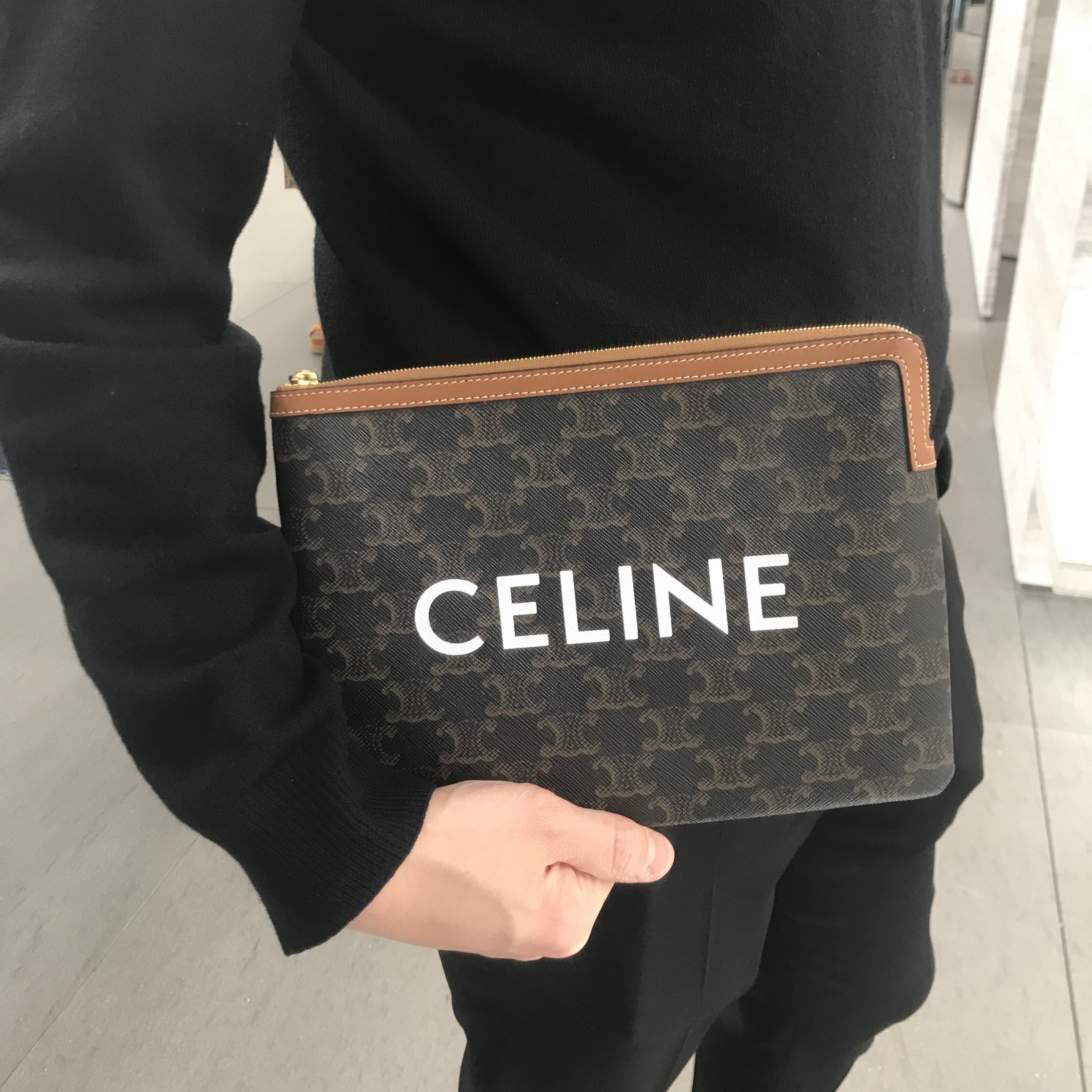 送料込【CELINE】SMALL POUCH IN TRIOMPHE ロゴ入りクラッチ (CELINE