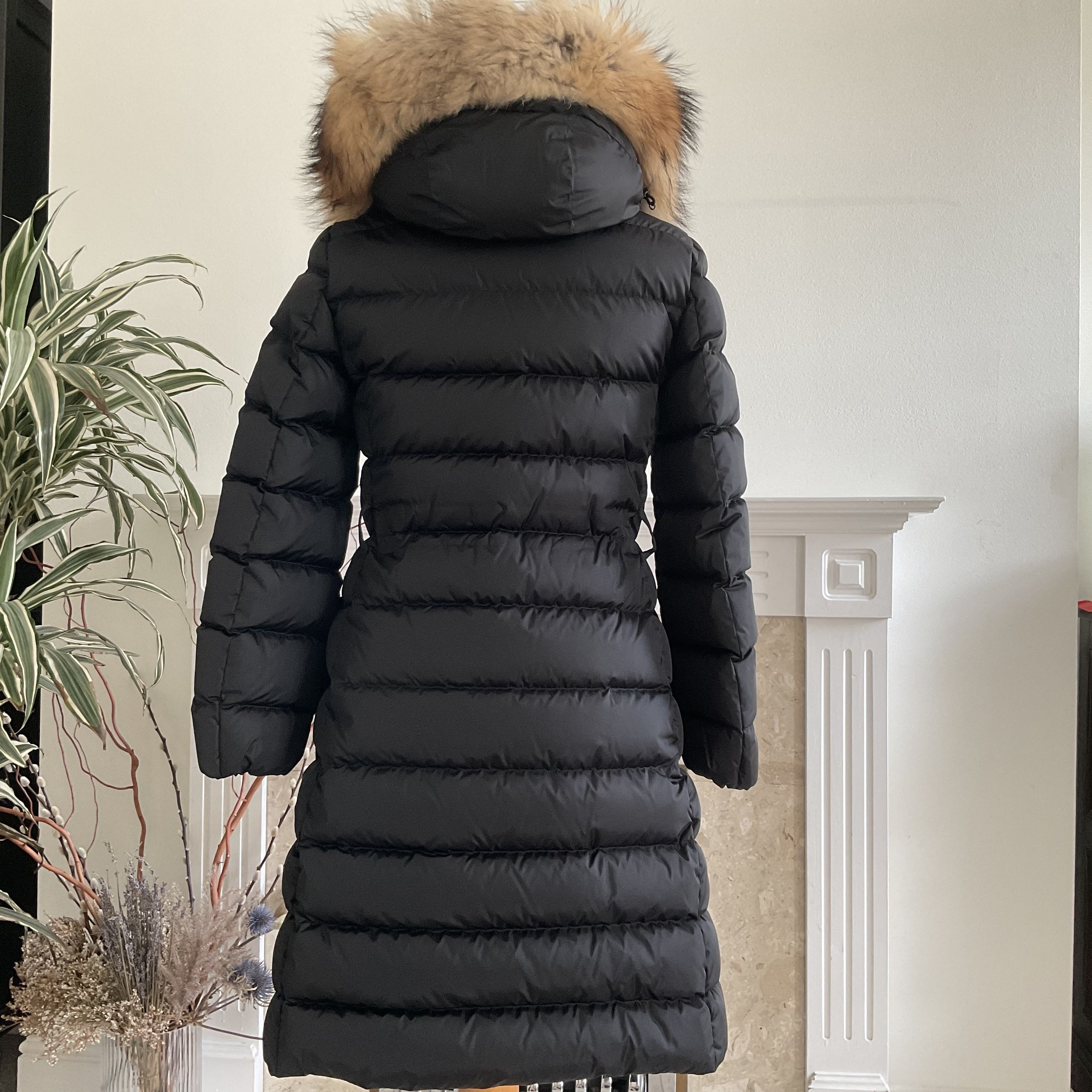 直営店MONCLER KHLOE クロエラファーダウンロングコート国内発送