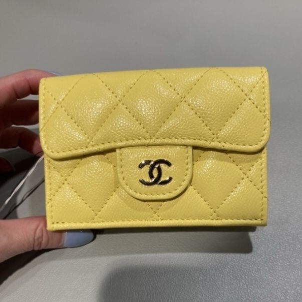 ハッピーカラで気分も上がる♪】CHANEL 三つ折り財布 イエロー (CHANEL