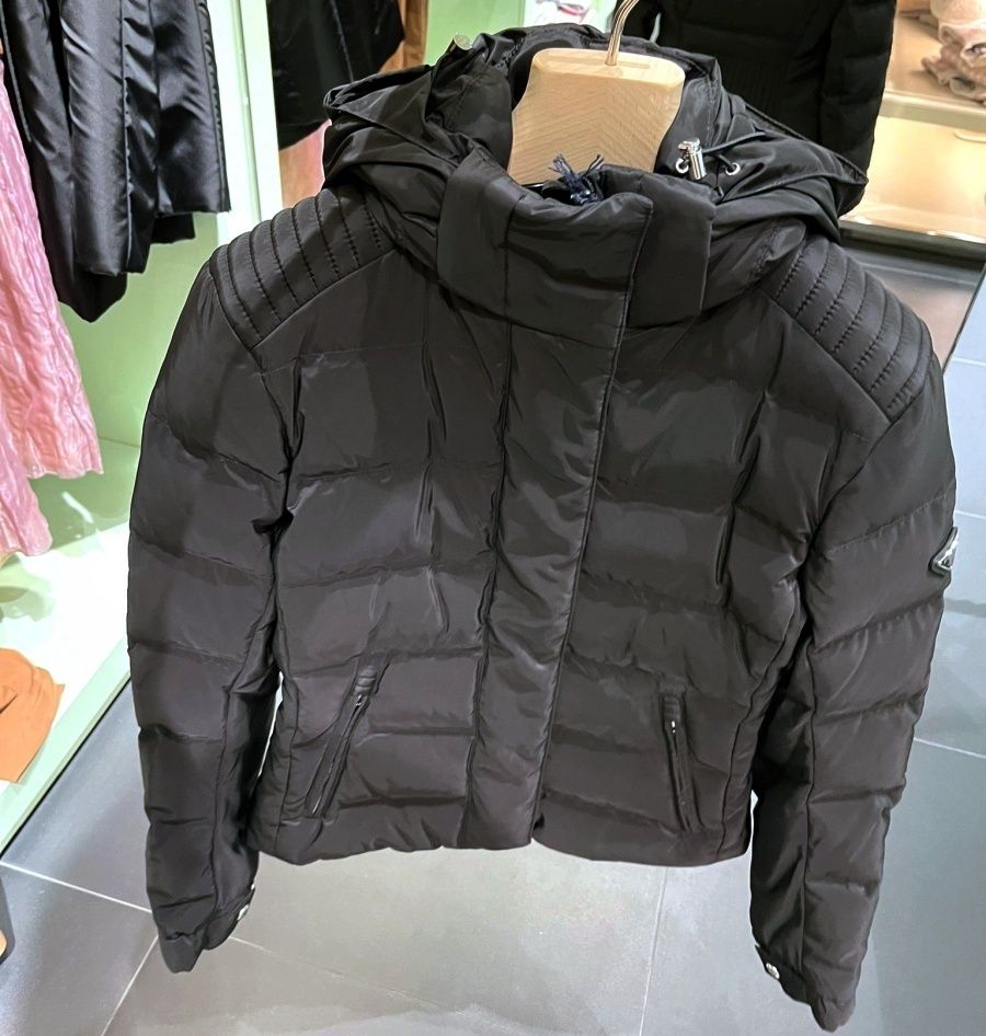 セール】PRADA☆フード付きショートダウンジャケット☆29X544 (PRADA