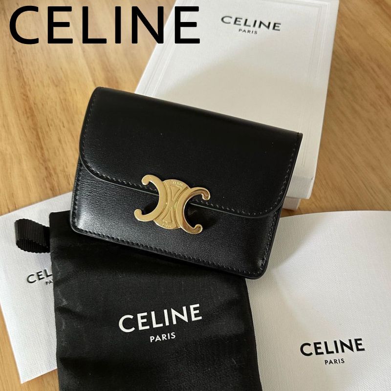 国内直営 **CELINE** トリオンフフラップ付きカードホルダー (CELINE