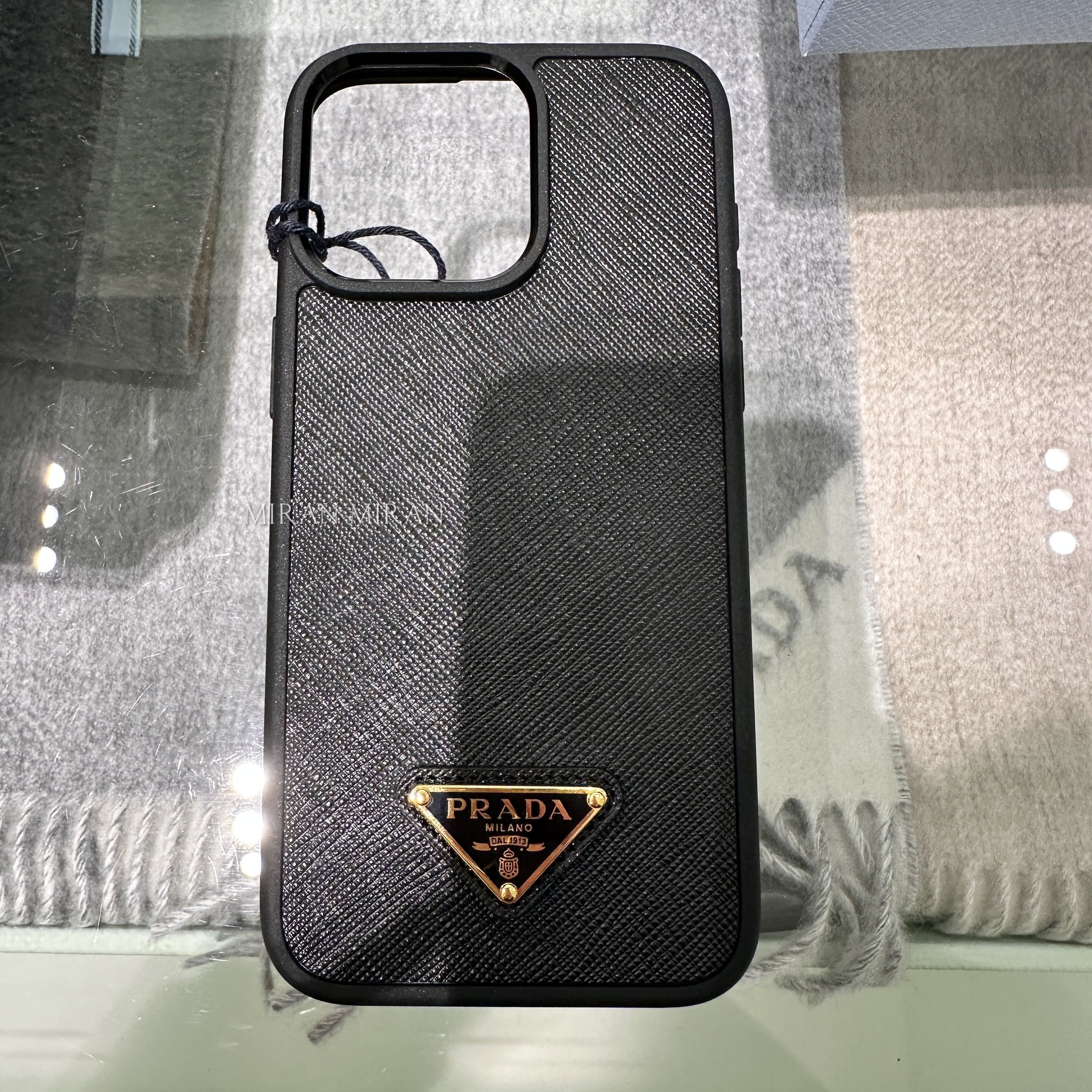 PRADA】ロゴ付き♪サフィーアーノiPhone15Pro/15Pro Maxケース (PRADA