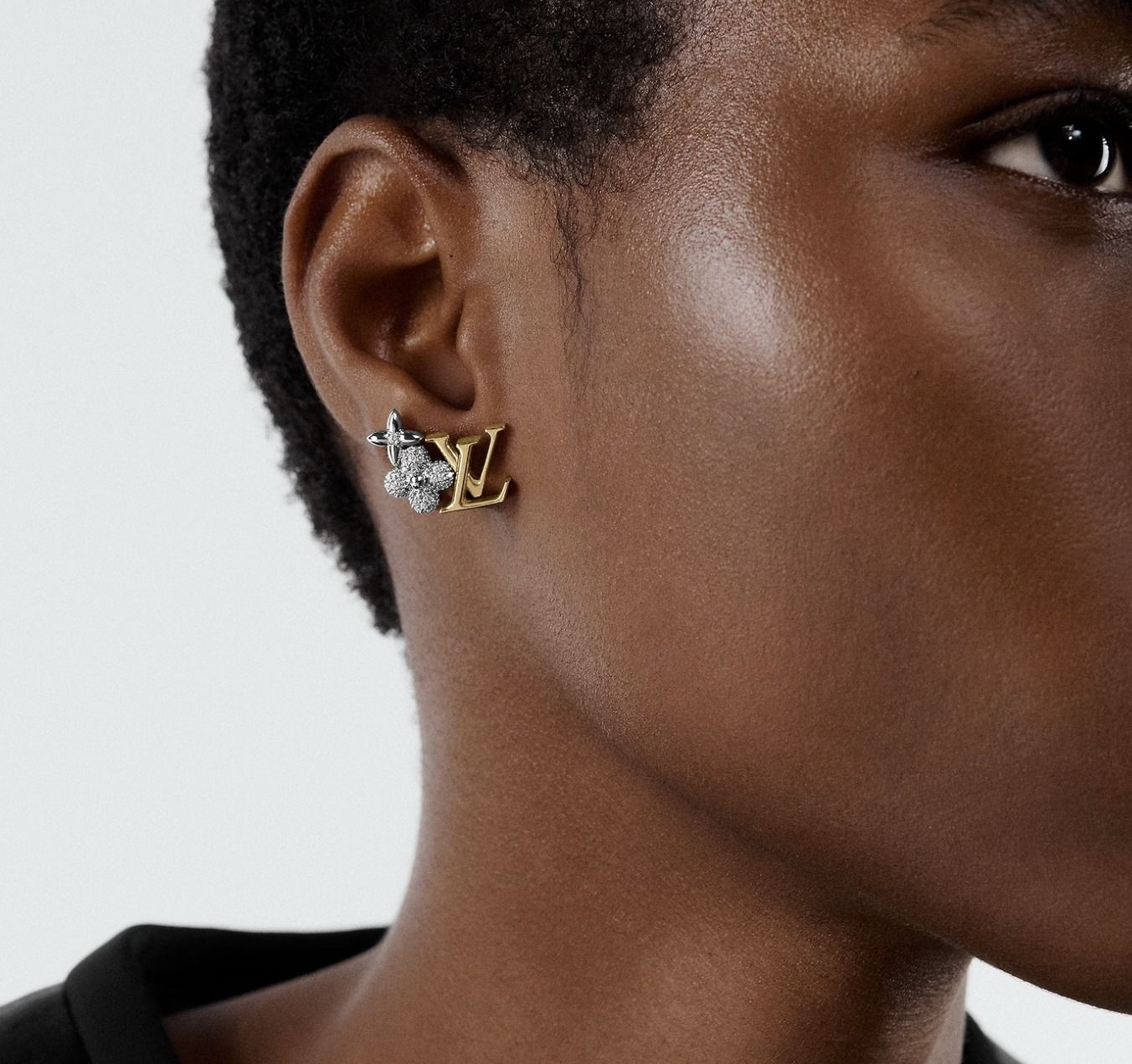 エレガントな存在感《ヴィトン》 ピアス・ピュス LV グラム (Louis