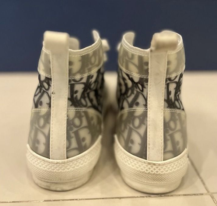 安心・安全の国内配送♪】☆ディオール☆ハイカットスニーカー (Dior