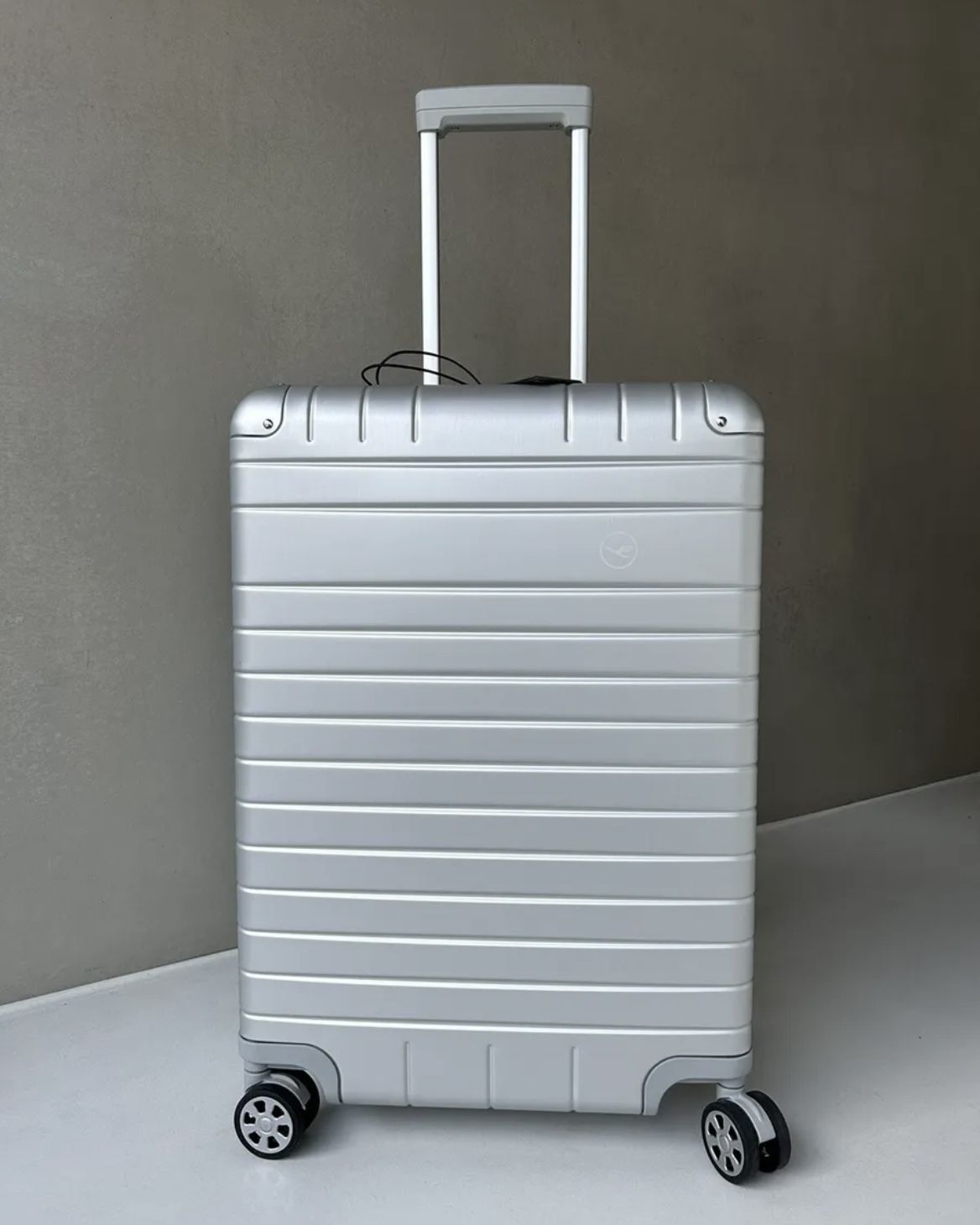 グレー、キャリーケース 、ルフトハンザドイツ航空フランクフルト