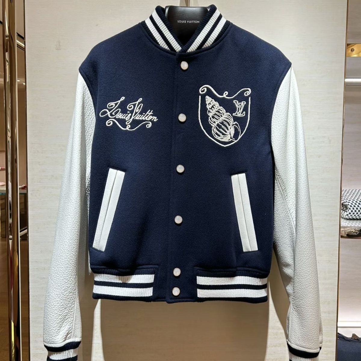 ストリートコーデにぴったり♪】ルイヴィトン スタジャン (Louis