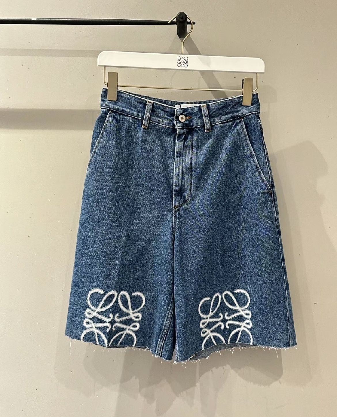 人気 LOEWE ロエベ アナグラム ショーツ（デニム） ひざ丈 (LOEWE