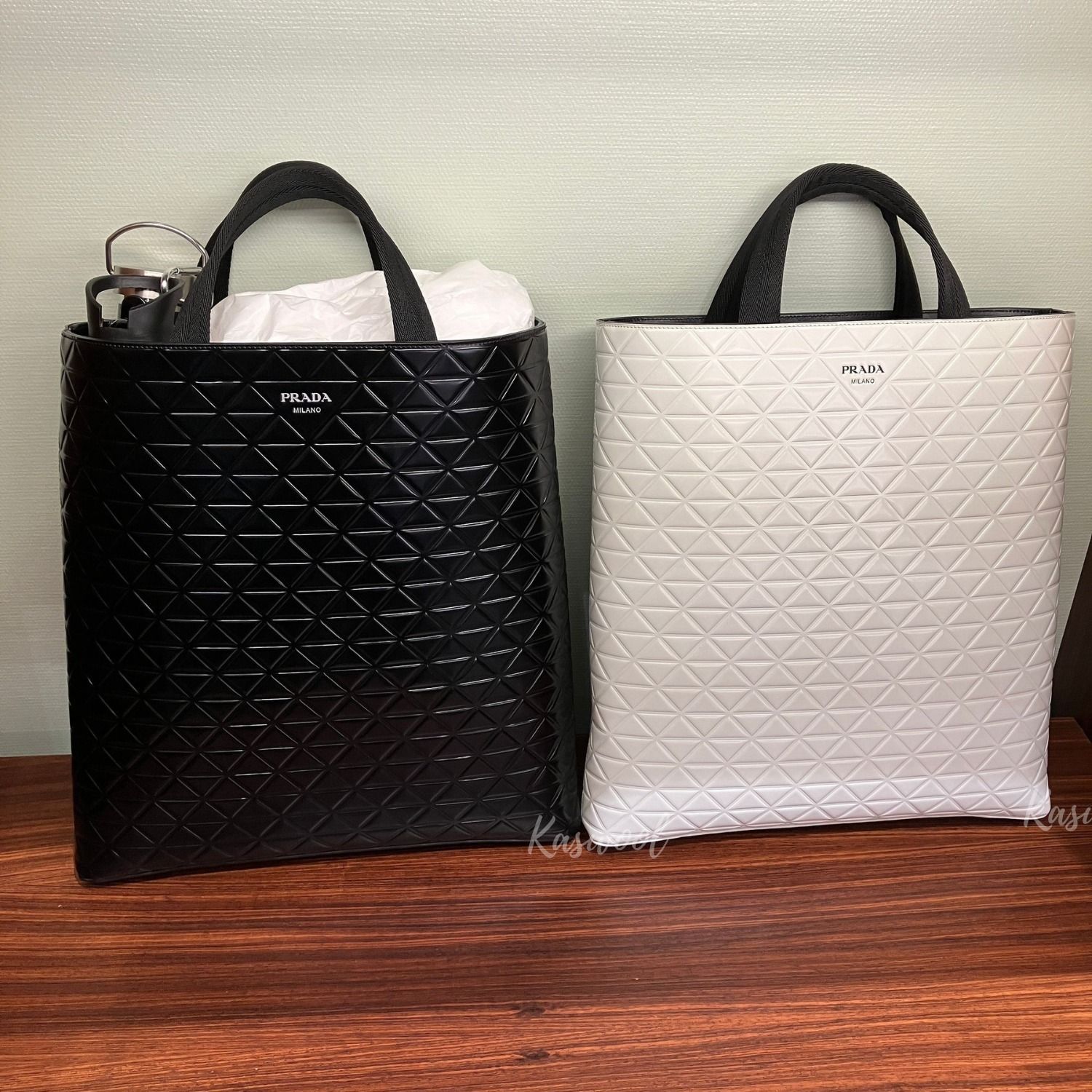 PRADA プラダ エンボスロゴ トライアングルレザー トートバッグ (PRADA