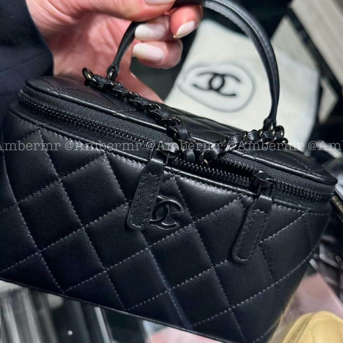 CHANEL CC_ハンドル クラシックバニティケース ソーブラック (CHANEL
